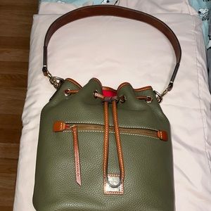Pebble leather Drawstring- olive green